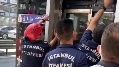 Avcılarda sıcak havada metrobüs asansöründe mahsur kaldılar