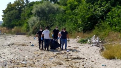 Avcılarda sahile vurmuş erkek cesedi bulundu
