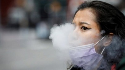 Sigara içenlere koronavirüs aşısından kötü haber