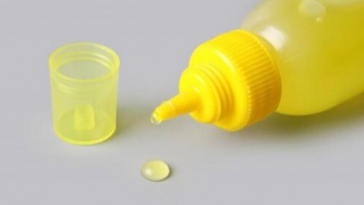 Prezervatif yerine yapıştırıcı kullandı, hayatını kaybetti