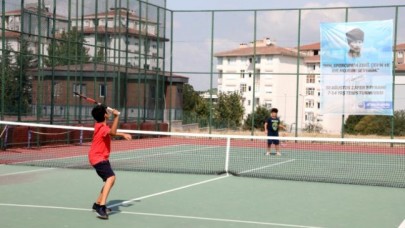 Büyükçekmeceli çocukların tenis turnuvası nefesleri kesti
