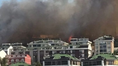 Büyükçekmecede yangın! Vatandaşlar evlerini boşaltıyor