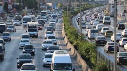İstanbulda trafik yoğunluğu yaşanıyor