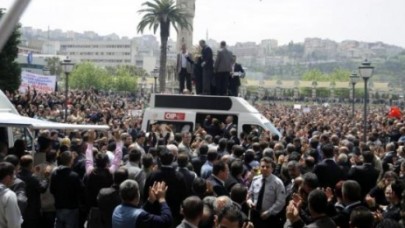 İzmir'de baskın mitingi