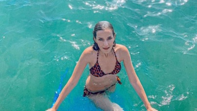 Pozları ile ortalığı yaktı!