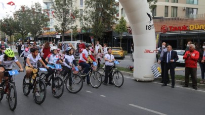 Büyükçekmeceli çocukların bisiklet yarışı nefesleri kesti