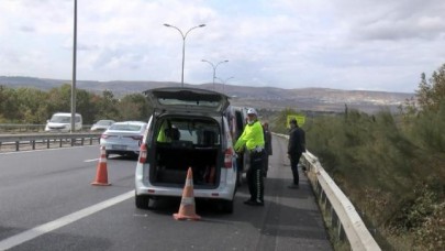 BÜYÜKÇEKMECEDE OTOMOBİLİYLE BARİYERE ÇARPAN SÜRÜCÜ ÖLDÜ