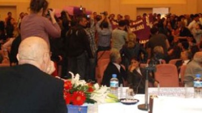 Hıncal Uluç'a panelde protesto şoku!..