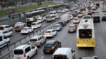 İstanbulda trafik yoğunluğu yaşanıyor