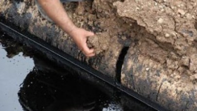 Adıyaman'da suya petrol karıştı