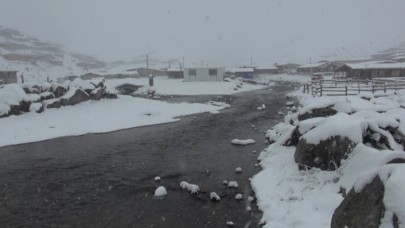 Rize beyaza büründü: Kar kalınlığı 20 santimetreye ulaştı