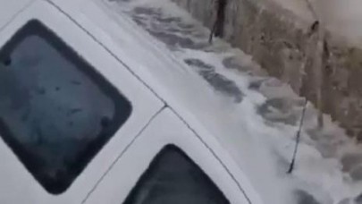 Büyükçekmecede dev dalgalar park halindeki aracı böyle yuttu