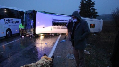 Otobüs devrildi! Ölü ve yaralılar var!
