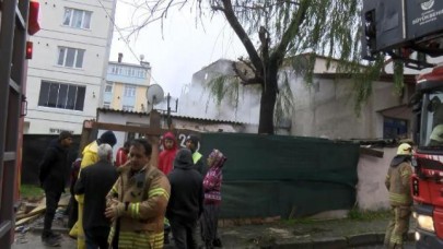 Avcılarda çakmakla oynayan çocuk evi yaktı