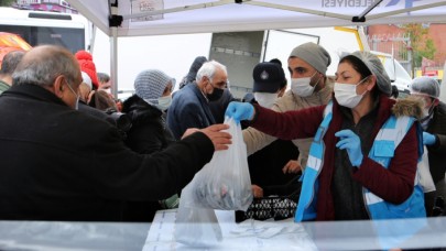 KÜÇÜKÇEKMECE’DE VATANDAŞLARA 2 TON İSTAVRİT DAĞITILDI