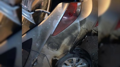 BÜYÜKÇEKMECEDE OTOMOBİLİ KUNDAKLAYIP KAÇTILAR