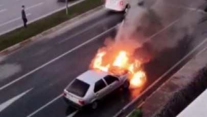Otomobil alev alev yandı sürücü son anda kurtuldu
