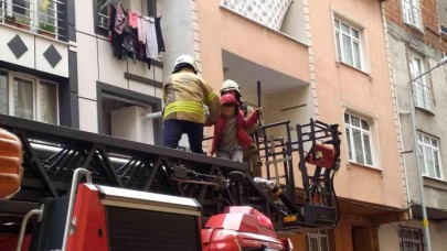 Küçükçekmecede çocukların çakmakla oyunu faciaya yol açıyordu