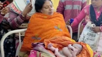 Dört kollu ve dört bacaklı doğan bebek ilahi varlık denilerek hediyeye boğuldu