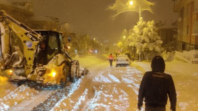 Büyükçekmece’de karla mücadele aralıksız devam ediyor
