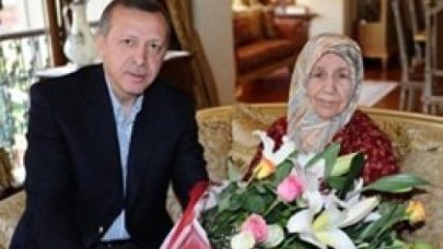 Erdoğan'dan annesine çiçek
