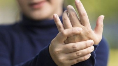 Parmak çıtlatanlara uyarı: Bu şikayetler varsa dikkat!