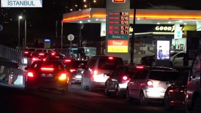 Akaryakıt Zammı Öncesi İstanbulda Araç Kuyrukları