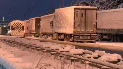 Günlerdir uyarı üstüne uyarı yapılan İstanbulda kar fırtınası başladı!