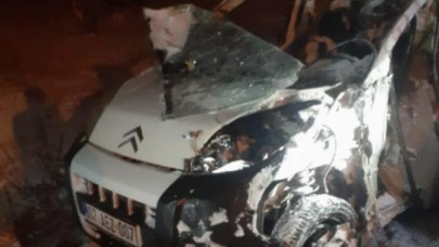 Feci kaza! Kar küreme aracıyla çarpışan araçtaki 3 kişi öldü