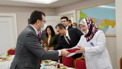 İmamoğlu: Doktorlarımızın biz yöneticilerden saygı beklediğini düşünüyorum, iyi ki varsınız