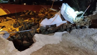 İstinat duvarı evin üstüne çöktü!