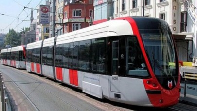 İstanbulda tramvayın altında kalan kişi hayatını kaybetti