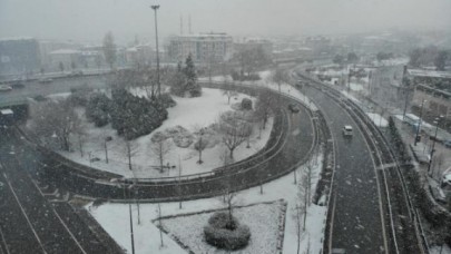 İstanbulda yeniden başlayan kar yağışı havadan görüntülendi
