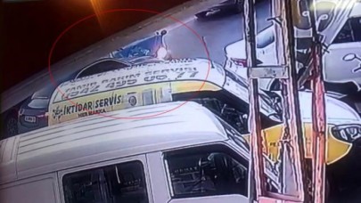 Kontrolden çıkan otomobil, karşı şeritten gelen araca çarptı: 1 yaralı