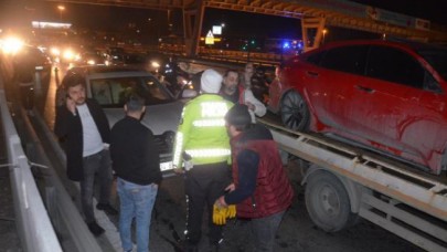 AVCILARDA ALKOLLÜ SÜRÜCÜ ZİNCİRLEME KAZAYA YOL AÇTI; 1 YARALI