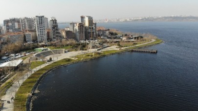 Küçükçekmece Gölünde sular çekildi