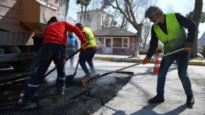 Beylikdüzünde ilçede zarar gören yol ve kaldırımlarda yenileme çalışması başladı