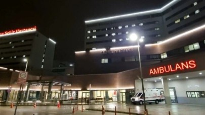 Silah sesini duyup pencereye koşan kadın gözünden vuruldu