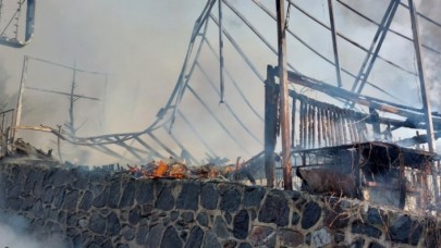 Avcılarda  2 kafeyi alevler sardı: Yangın sırasında korkutan patlamalar