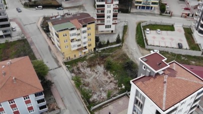 Kepçe operatörü adresi karıştırınca başka binayı yıktı