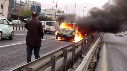 E-5te seyir halinde yanan araç küle döndü