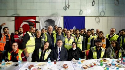 İmamoğlu, yerin 25 metre altında metro çalışanlarıyla iftar yaptı