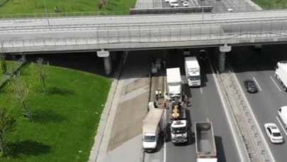 Küçükçekmecede korkutan kaza: Yüzlerce litre kimyasal madde yola döküldü