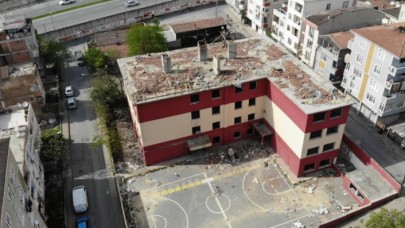 Küçükçekmecede boşaltılan okul bağımlıların mekanı oldu