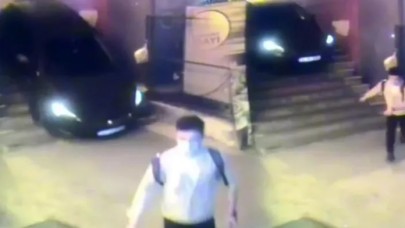 Otomobille merdivenden indi