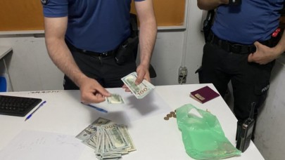 Şüpheli paketten 10 bin 200 dolar çıktı, polis ekipleri sahibine teslim etti