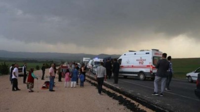 Askeri araç ile MEBe ait otomobil çarpıştı: Ölü ve yaralılar var