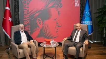 BAŞKAN KEMAL ÇEBİ’YE ‘NÂZIM HİKMET’İ YAŞATANLAR’ ONUR ÖDÜLÜ