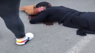 Küçükçekmecede feci kaza: Dolmuş anne ve çocuğuna çarptı