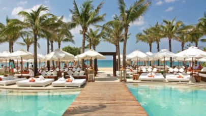 Çeşme beachlerine giriş ücreti 500 TL: Bir top dondurma 50 TL, hamburger 180 TL, bir fincan kahve 50 TL...